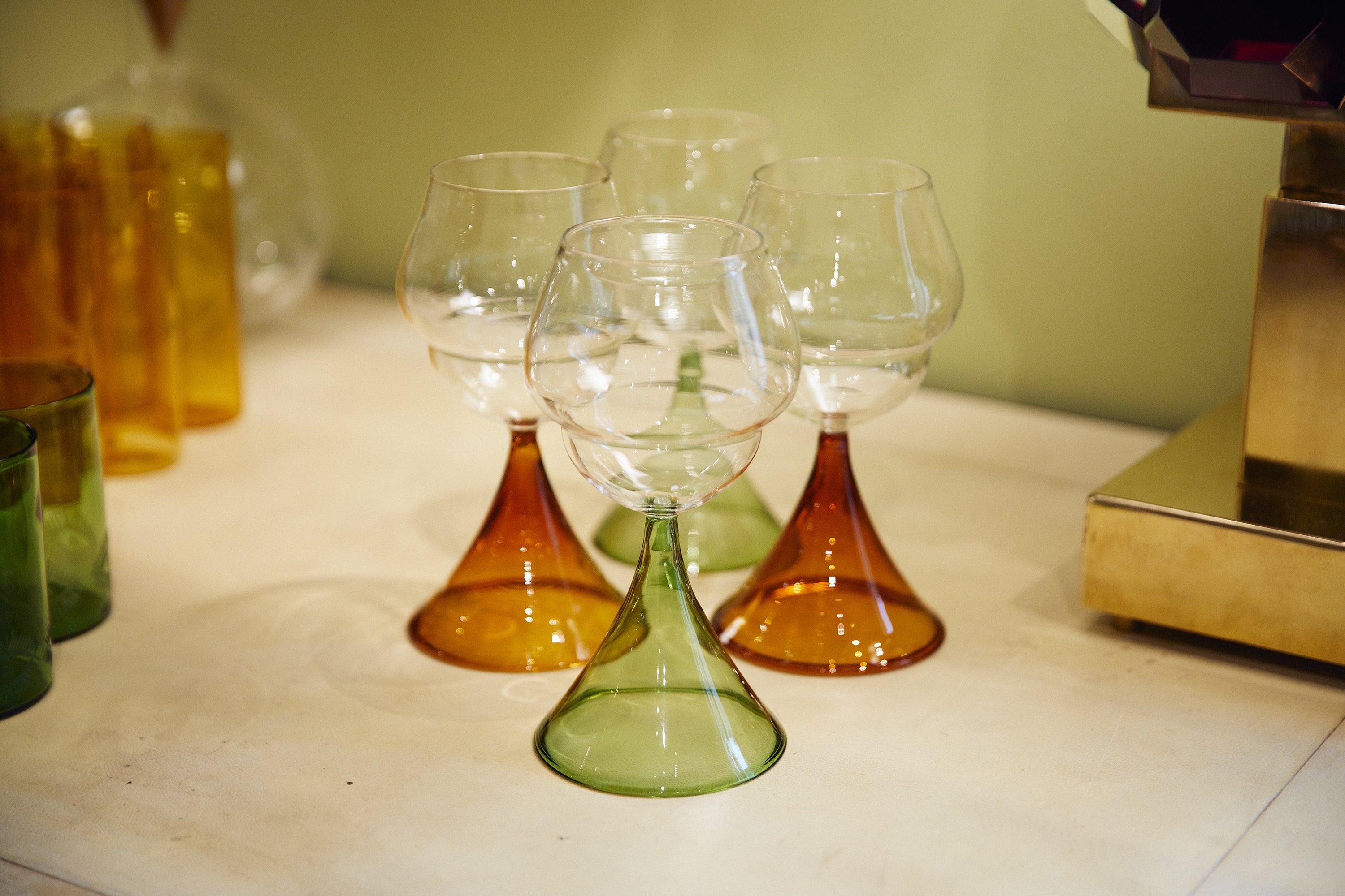 AMBER ROUNDED WINE GLASSES